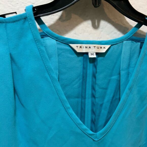 TRINA TURK Floramina Open Shoulder V-Neck Short Sleeve Top M Turquoise Blue NWOT - Picture 4 of 8